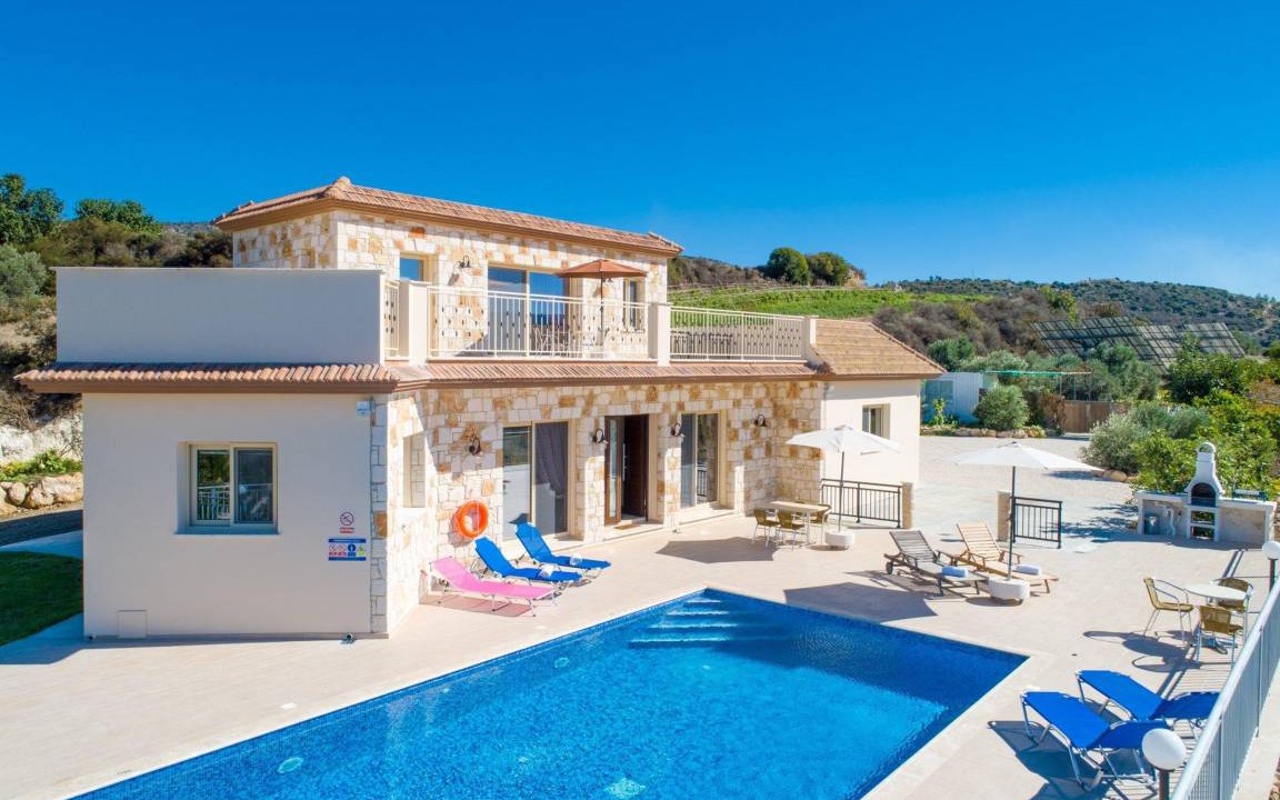 Pano Arodhes Villa | 210 m² Villa ∙ 4 bedrooms ∙ 9 guests