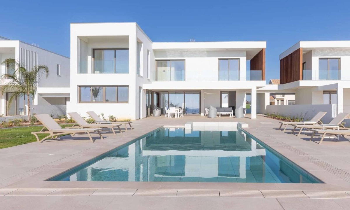 Softades Villa | 3 bed villa, gym, sauna, stunning views
