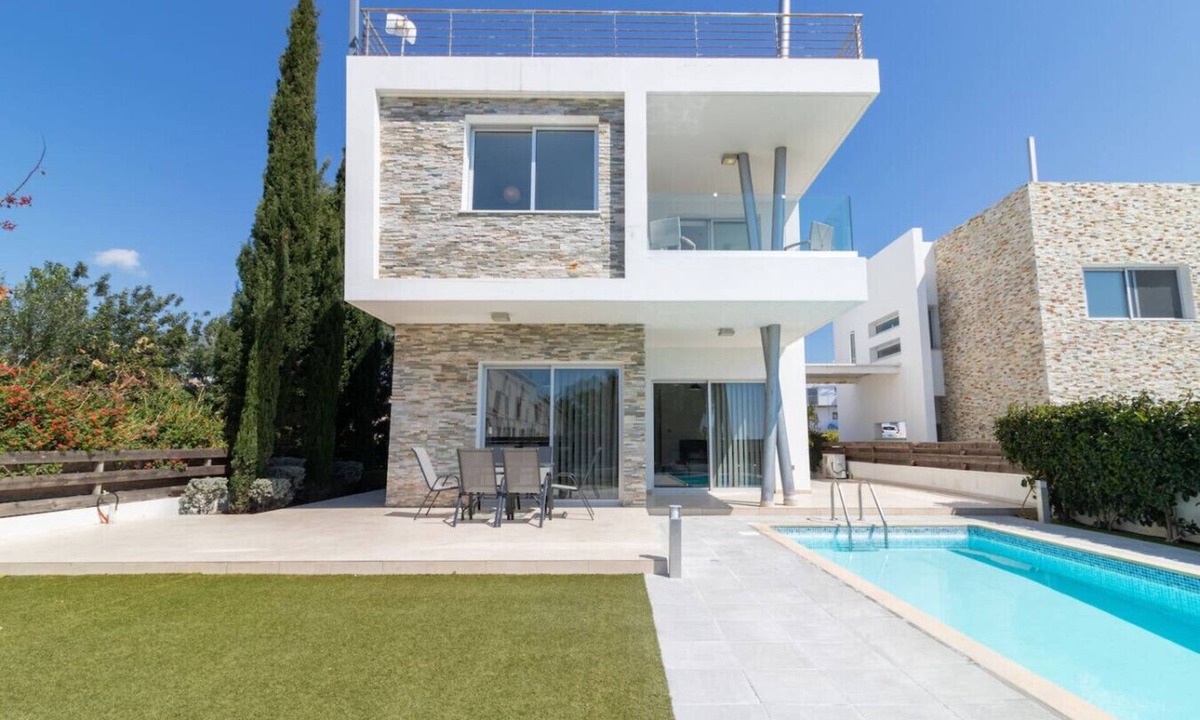 Kissonerga House | 3 Bedroom modern villa with a private pool and sew views