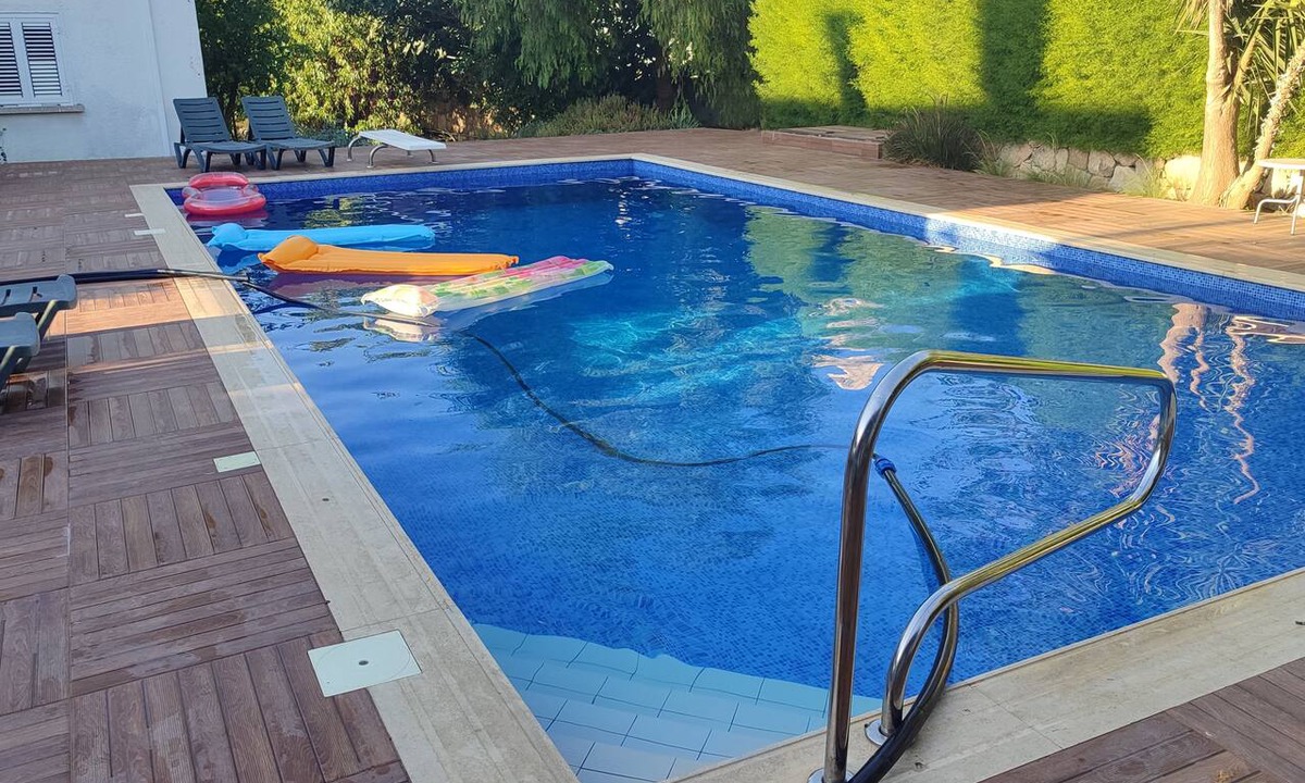 Ozankoy Villa | 4 + 2 Bedroom Villa for large families, Finnish Sauna, pool, 5 min to beach