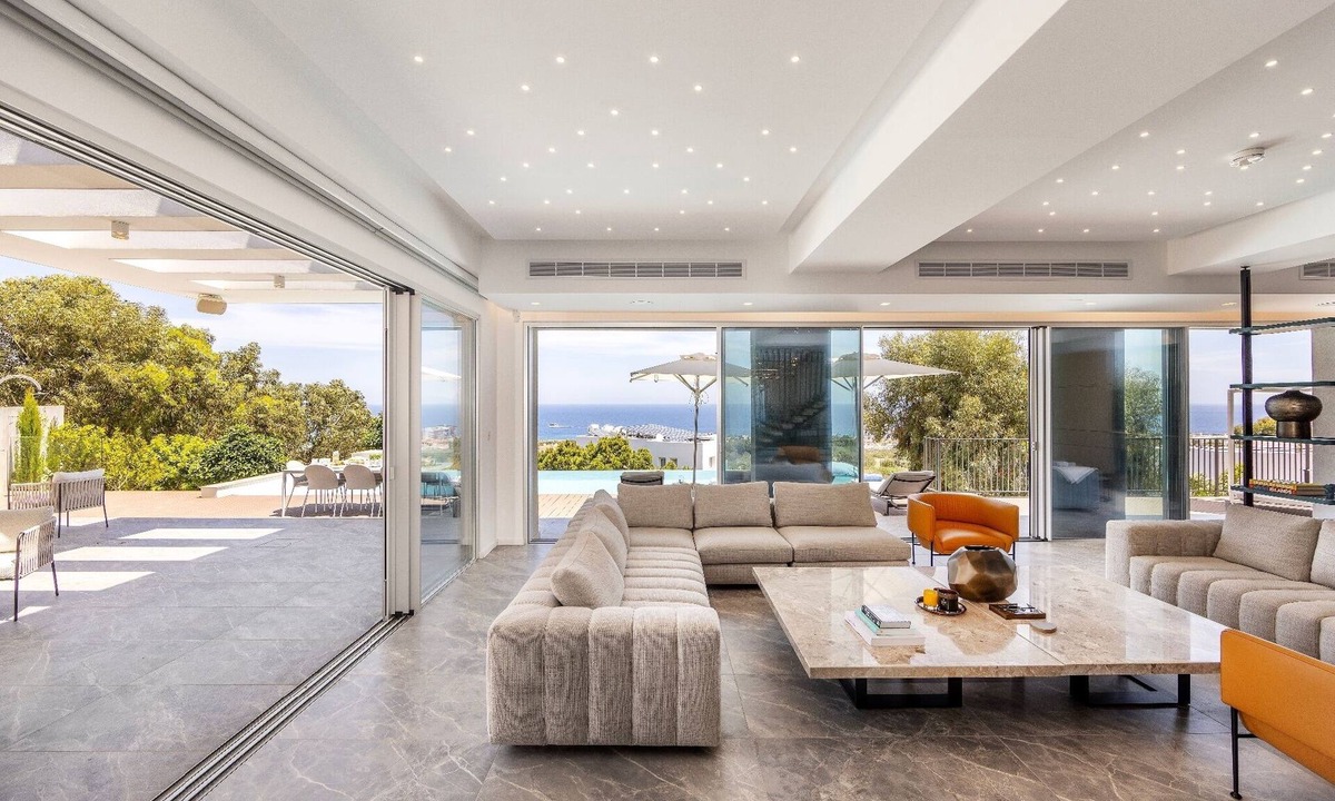 Protaras Villa | 4 bedroom prestige luxury villa