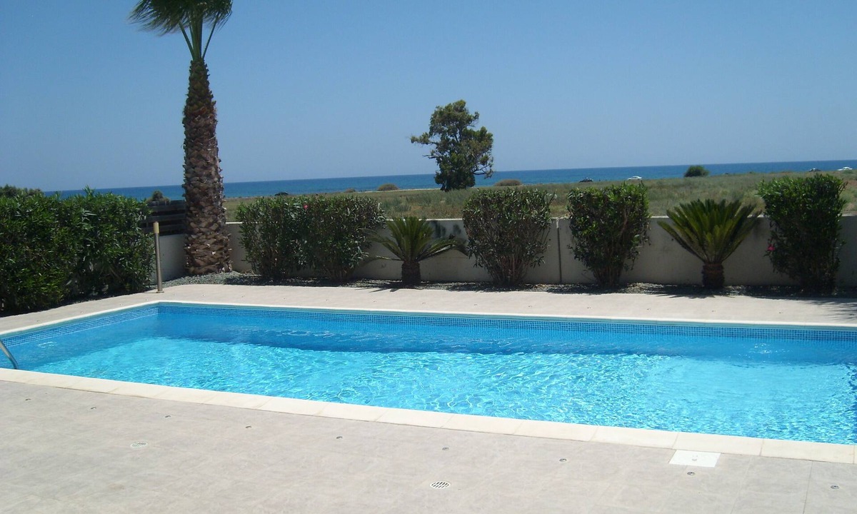 Pervolia Villa | Apollon Villa by the Sea. Private Pool. Gated Private Road. Pervolia, Larnaca