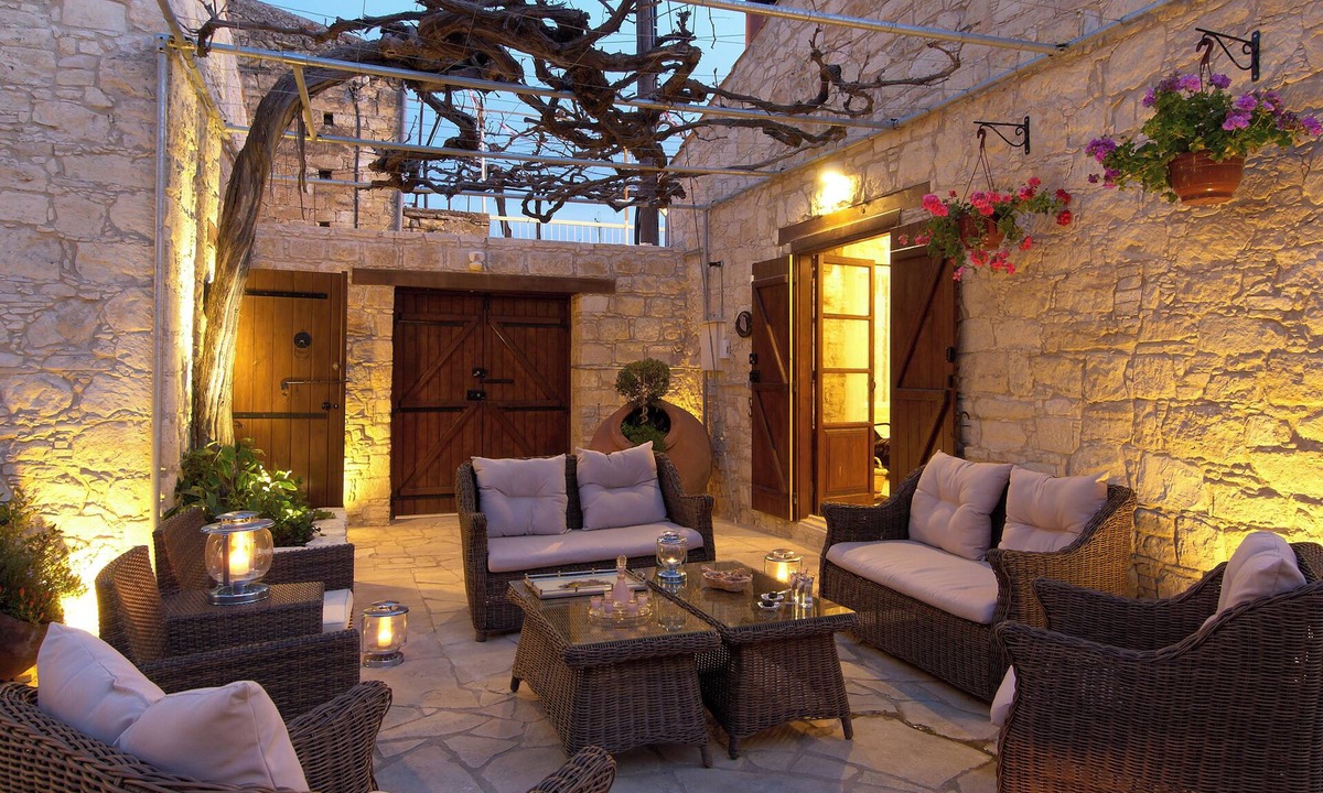 Arsos Apartment | Arsorama Sweet Studio Apt w Shared Patio