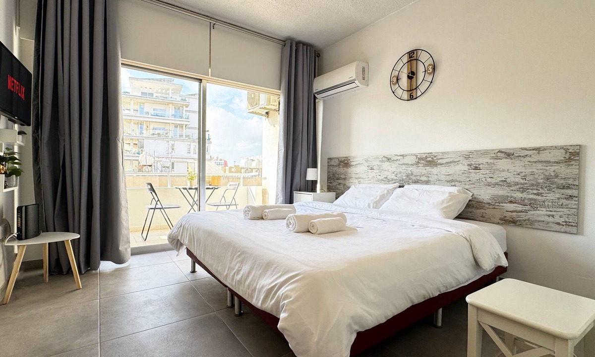 Skala Apartment | Beachfront SeaJoy Larnaka Makenzy - 50m to Beach
