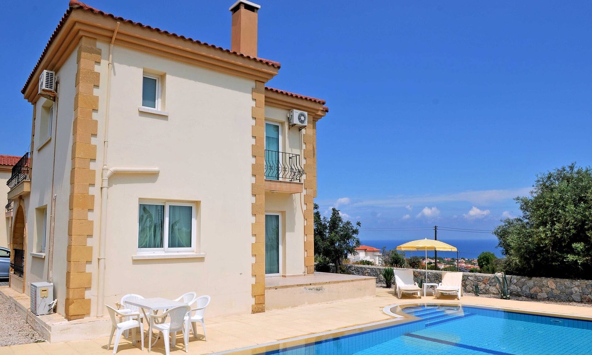 Karsiyaka Villa | Beautiful Spacious Luxury Villa Stunning Mountain & Sea Views,Wifi, Private pool