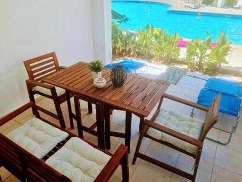 Universal Apartment | Blue Pearl holiday apartments with pool in kato paphos