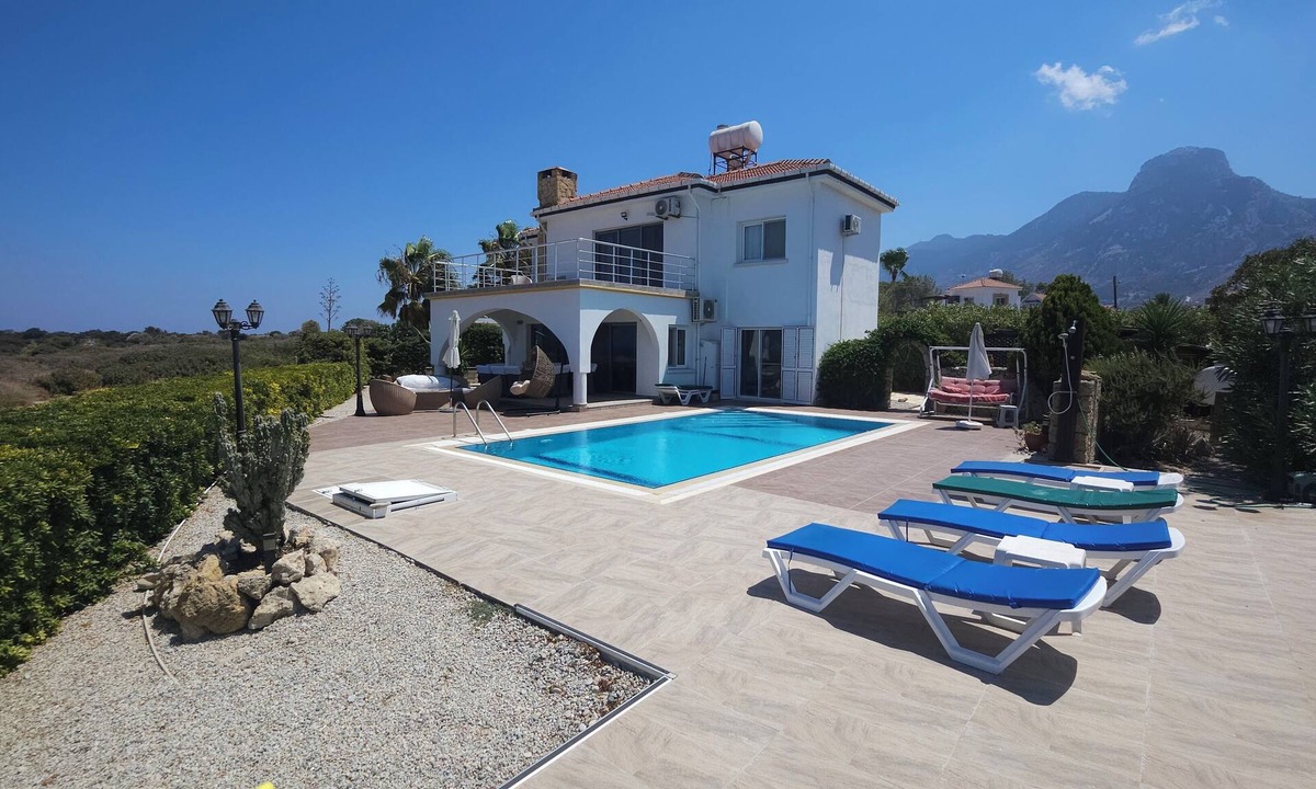 Karsiyaka Villa | Breathtaking sea views, and total relaxation – just steps from the sea.