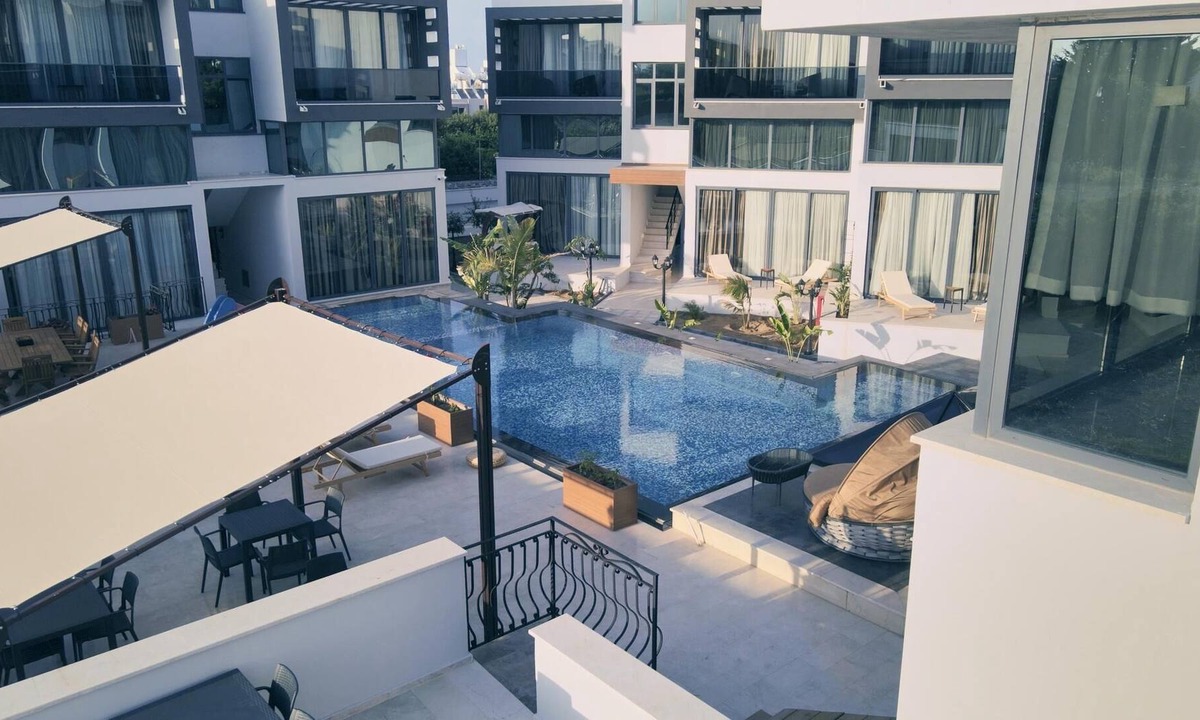 Karakum House | Chic Flat w Pool 5 min to Beach in Kyrenia