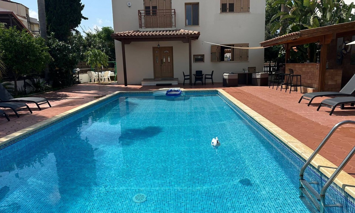 Pernera Villa | Comfy, Spacious 3 Bedroom Villa with Large Private Pool can Sleep 8
