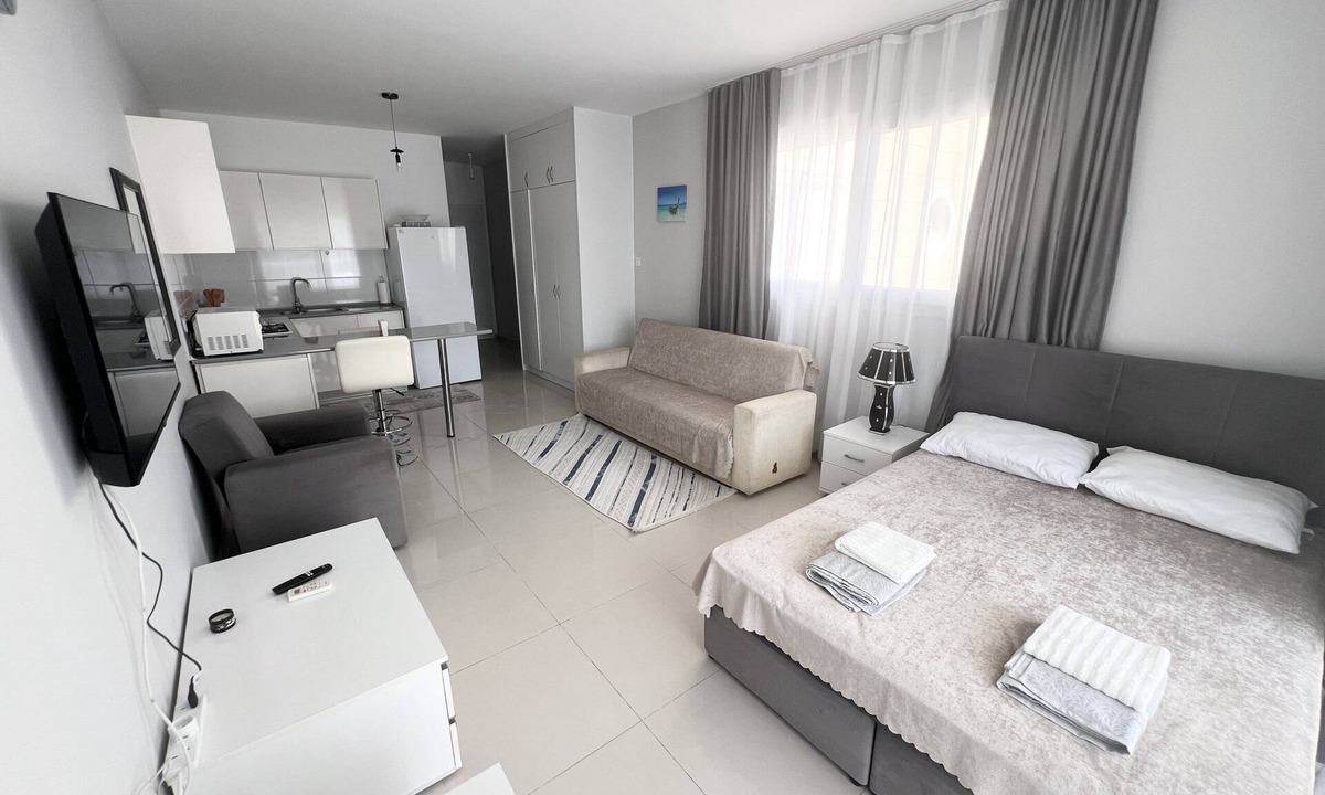 Trikomo Apartment | Cozy 1-bedroom studio in lovely Yeni Iskele with AC and fitness room