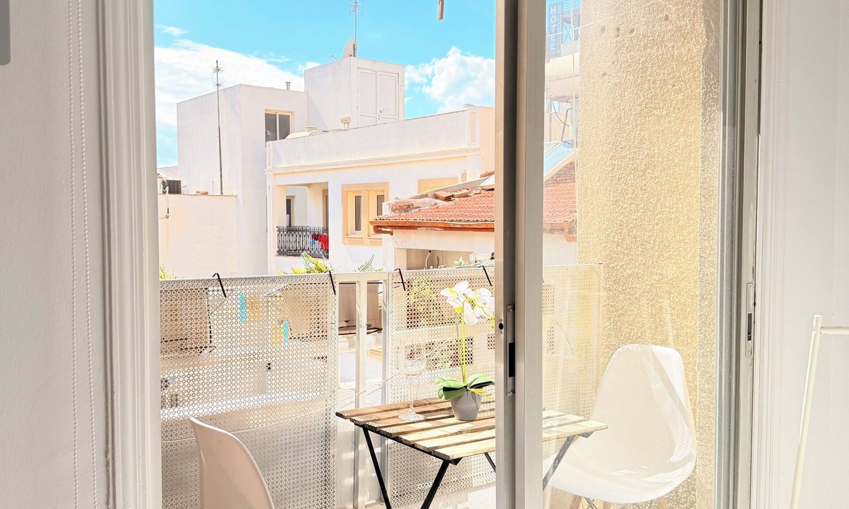 Larnaca City Centre Apartment | Cozy 2BR - 1Min To The Beach