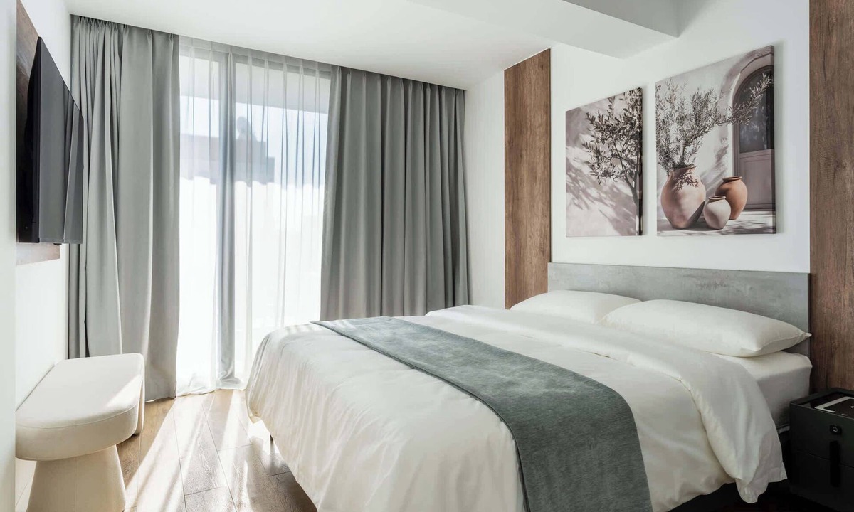 Potamos tis Germasogeias Apartment | Elegant 1BR Suite w/Balcony & King Bed – Germasogeia Tourist Area, Limassol