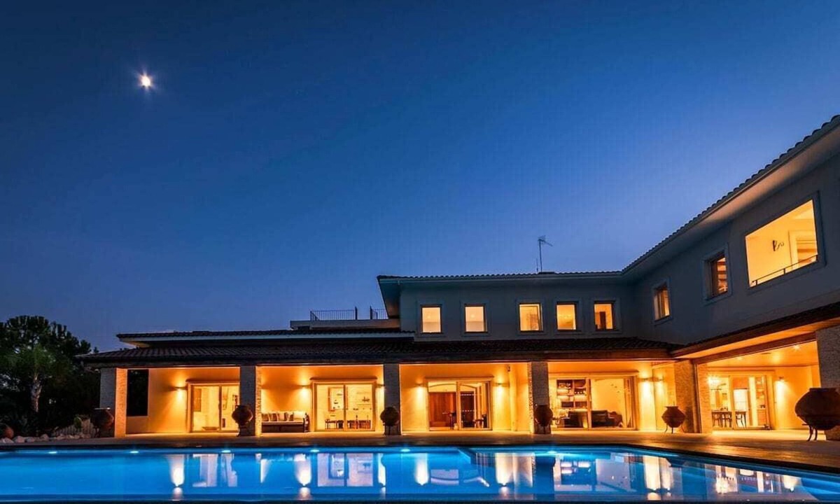 Kornos Villa | Epavli Papadopoulou - Luxurious Mansion - Pool & Garden