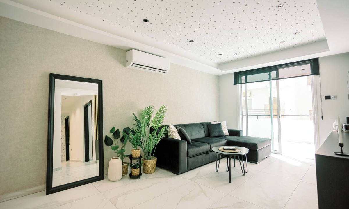 Skala Apartment | Family-Friendly 2BR Apt at Mackenzie Area, Pool available, 10 Min Walk to Beach!