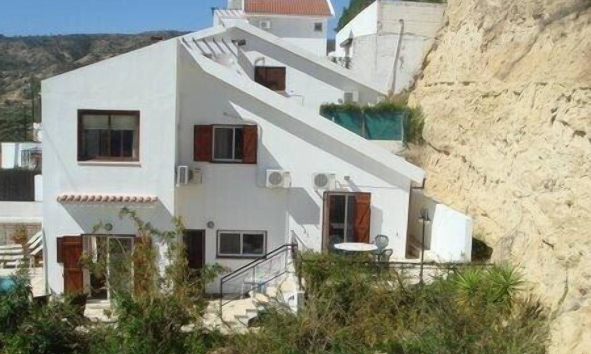 Pissouri Villa | Family holiday 4 bedroom Villa within walking distance of sea