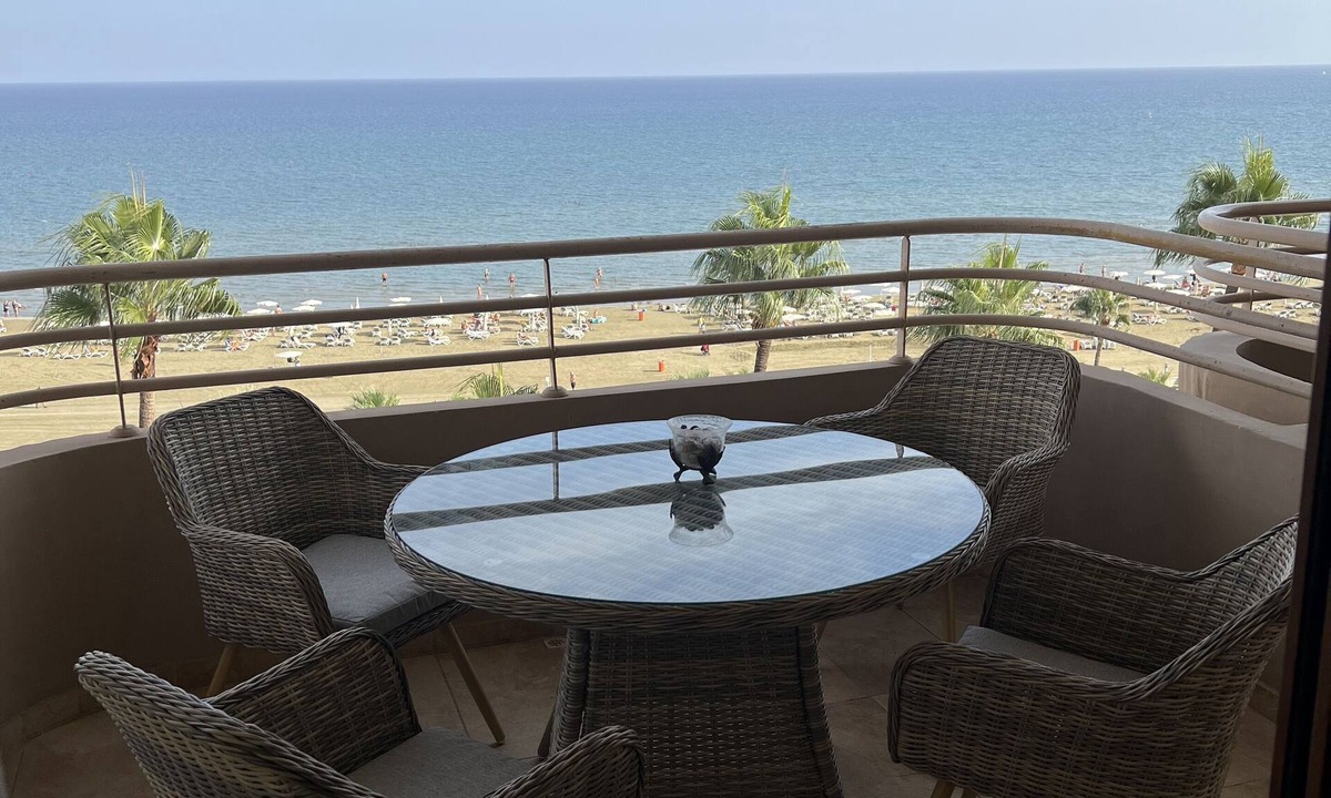 Larnaca City Centre Apartment | Finikoudes Beech front views Carisa Ithaki