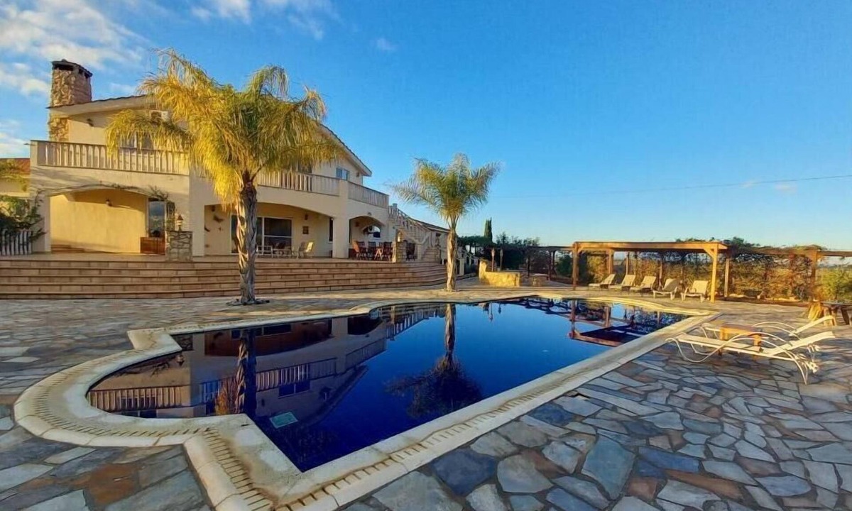 Frenaros House | Hideaway Villa - quiet, spacious in unique landscaped gardens with golf green