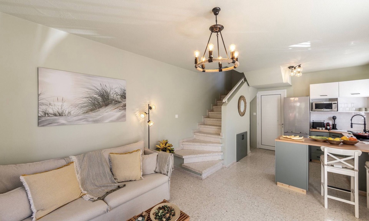 Pervolia Villa | Larnaca Oneiro Seaside Villa