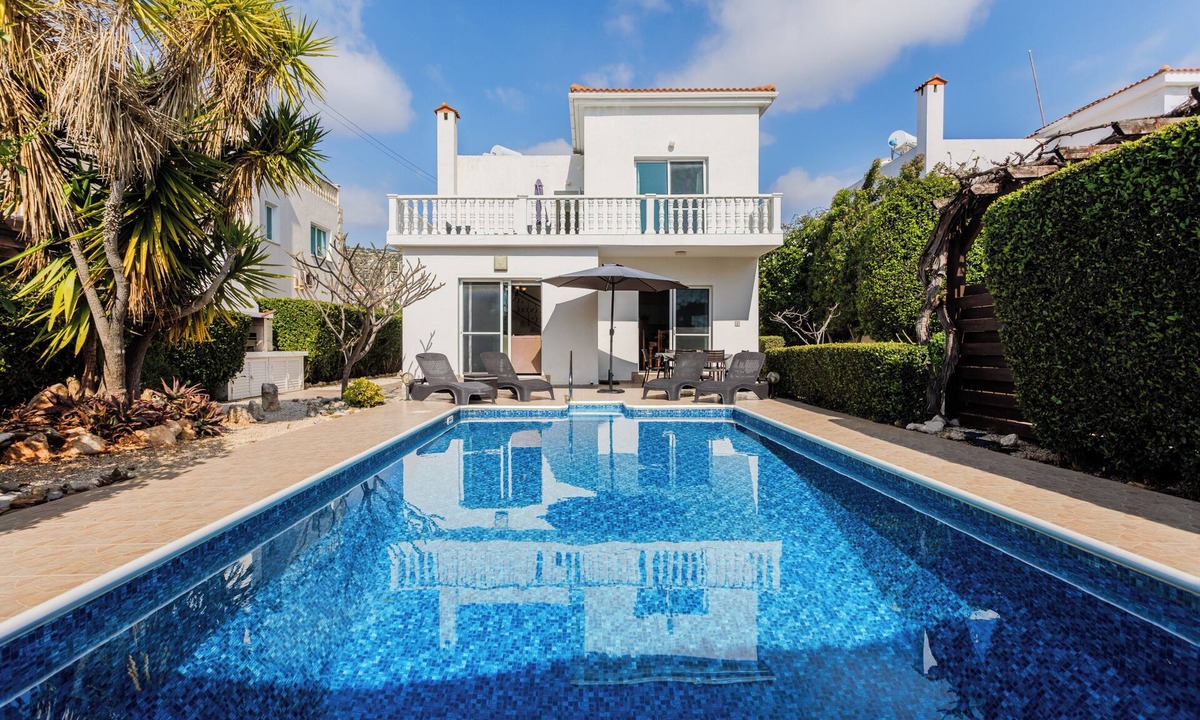 Peyia Town Villa | Luxury 3 bed/3 bath villa with private pool in the picturesque village of Peyia