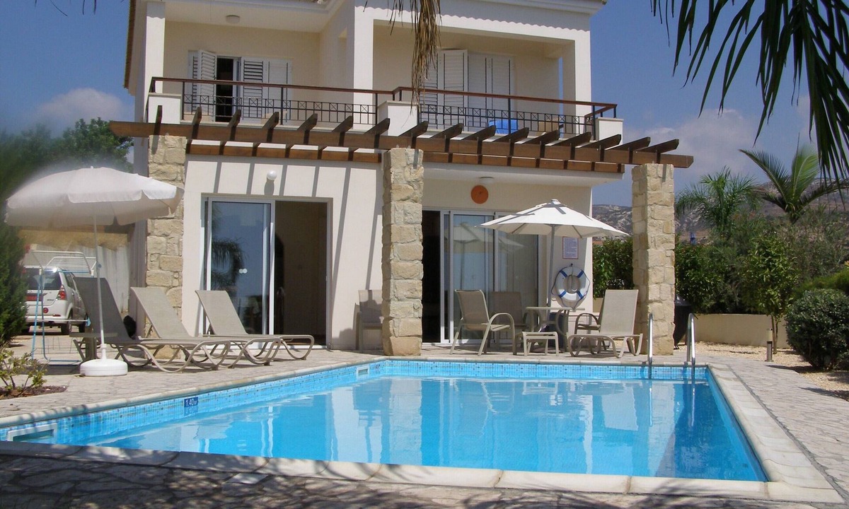 Peyia Town Villa | Luxury 3 bed villa in picturesque Cypriot village