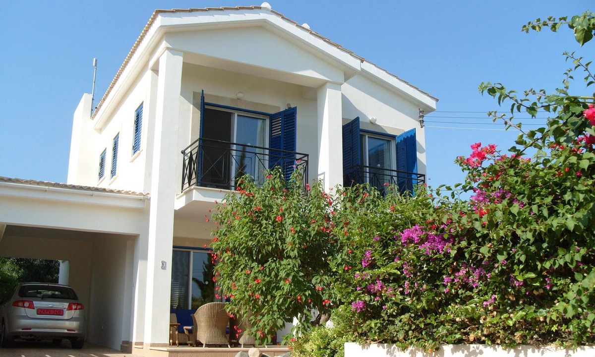 Latchi Villa | Luxury 3 bedroom detached villa, private pool & gardens 5 mins walk to the beach