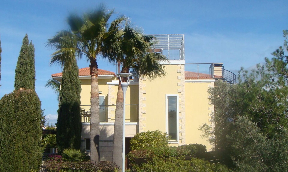 Latchi Villa | Modern 3 bed 2 bath villa in Latchi with new Mosaic Infinity heated pool (Pvt)