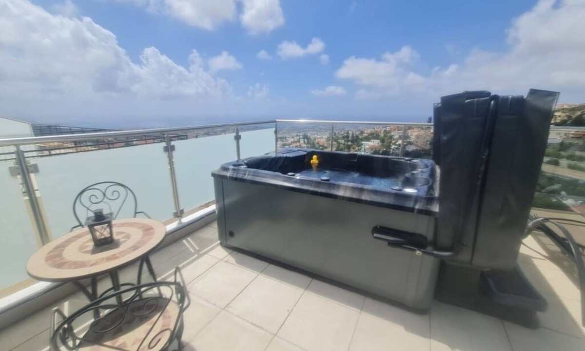 Peyia Town Apartment | Panoramic Holidays - Deluxe 4 - Apartment with Outdoor Jacuzzi - Sea View