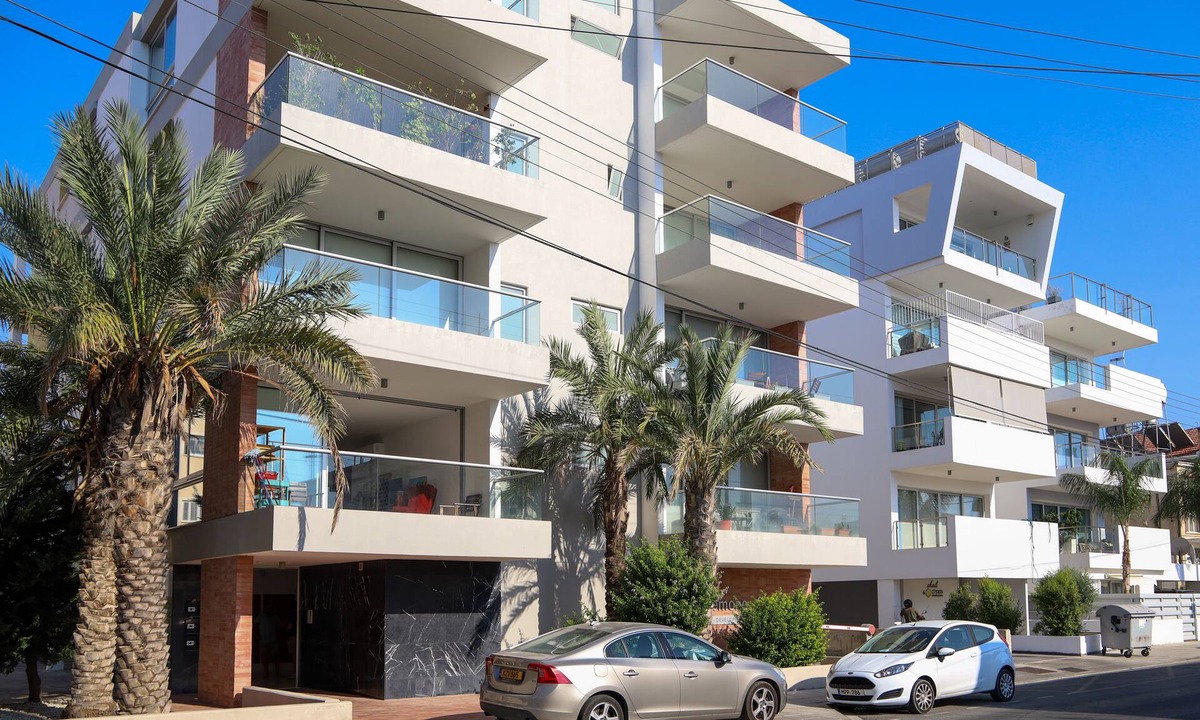 Lykabittos Villa | Phaedrus Living: City Luxury Flat Anemone 103