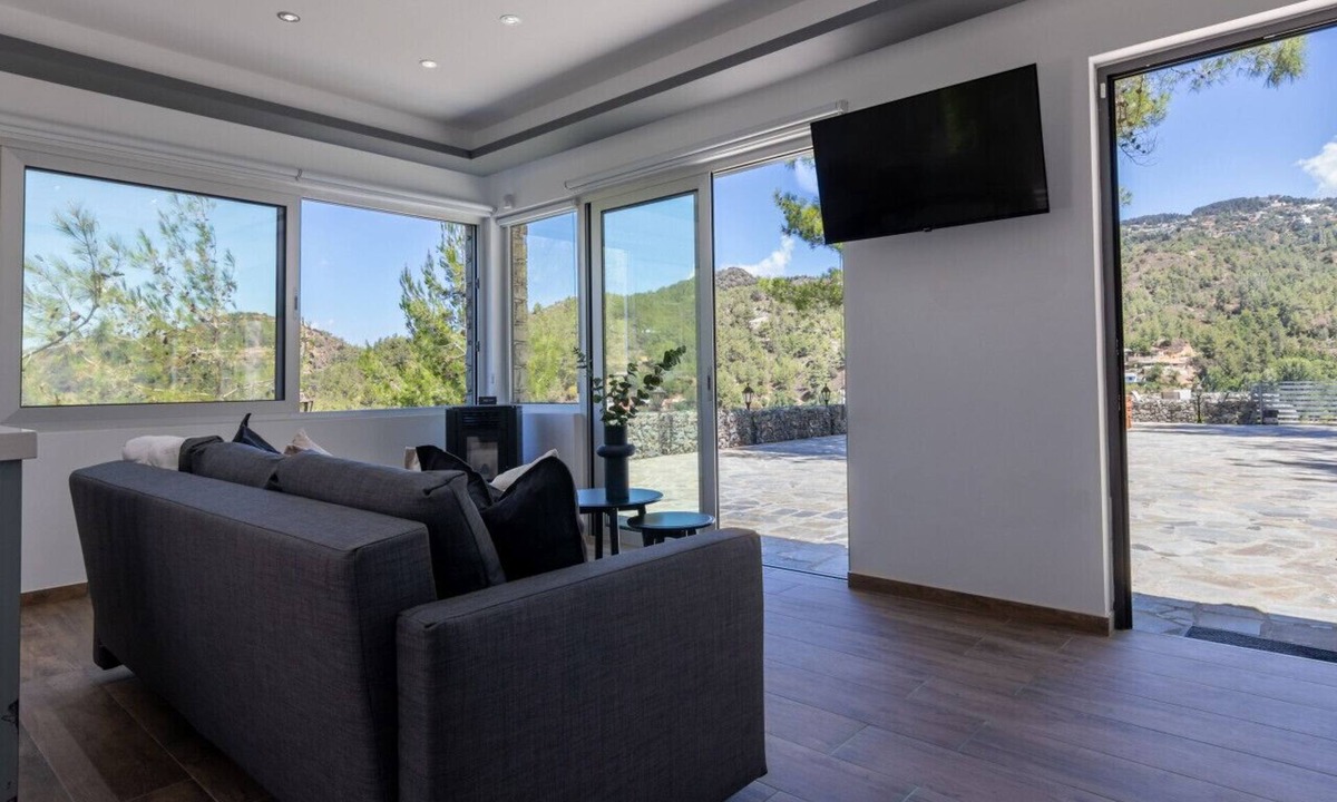 Vasa Koilaniou House | Phaedrus Living: Palaiomylos Forest Residence