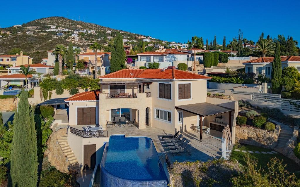 Tala Villa | Resitour - Perneri Four Bedroom Villa