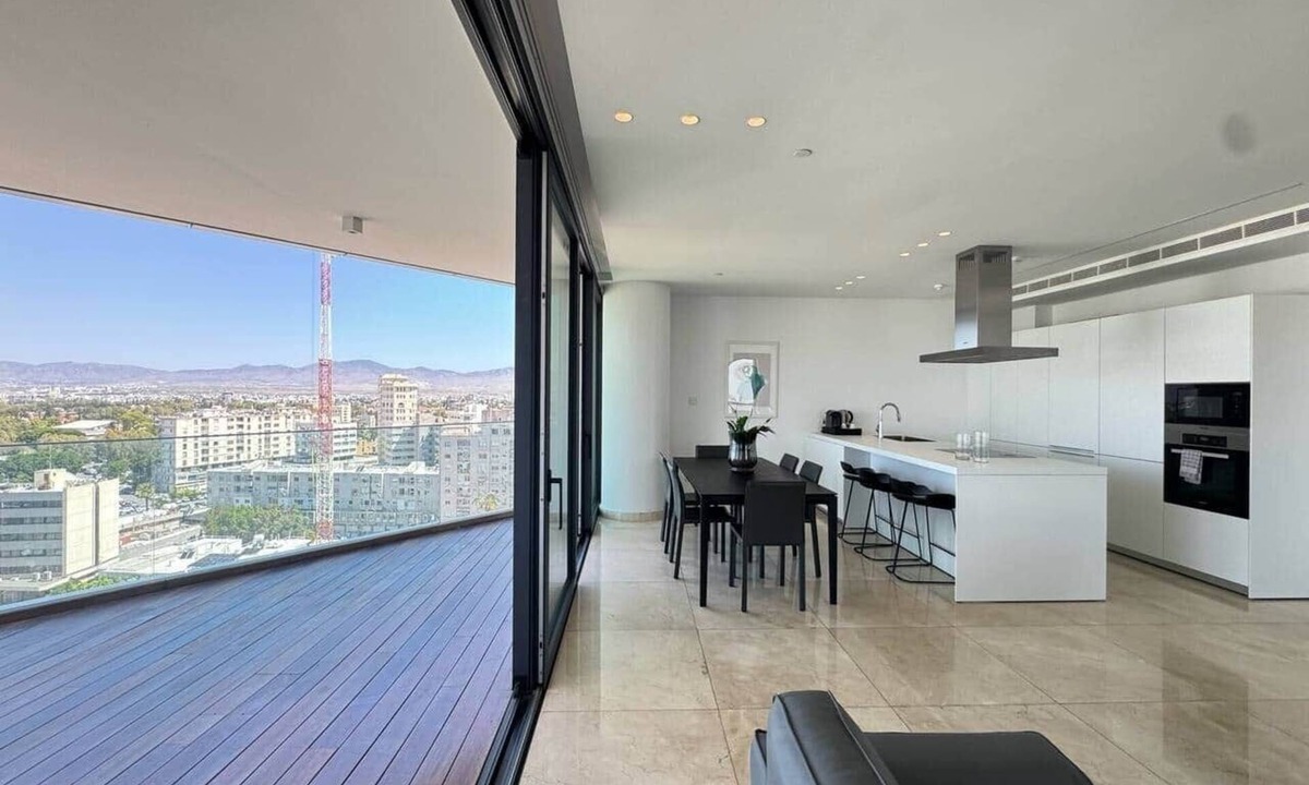 City Centre Apartment | SkyHigh Park View Living