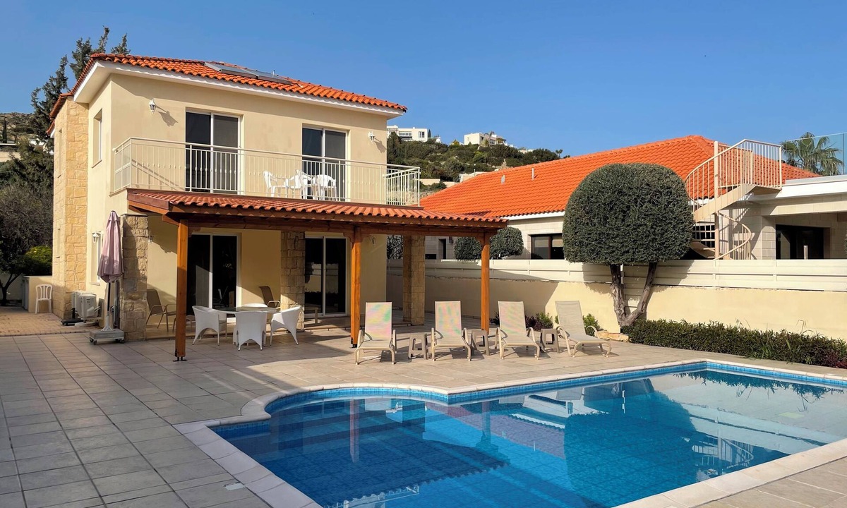 Pissouri Villa | Spacious Villa at the Mediterranean shore with large swimming pool