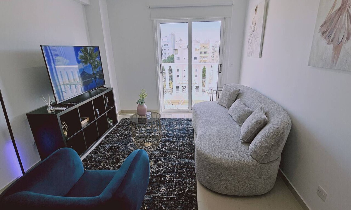 City Centre Apartment | STAY Cosmo City Suite 502