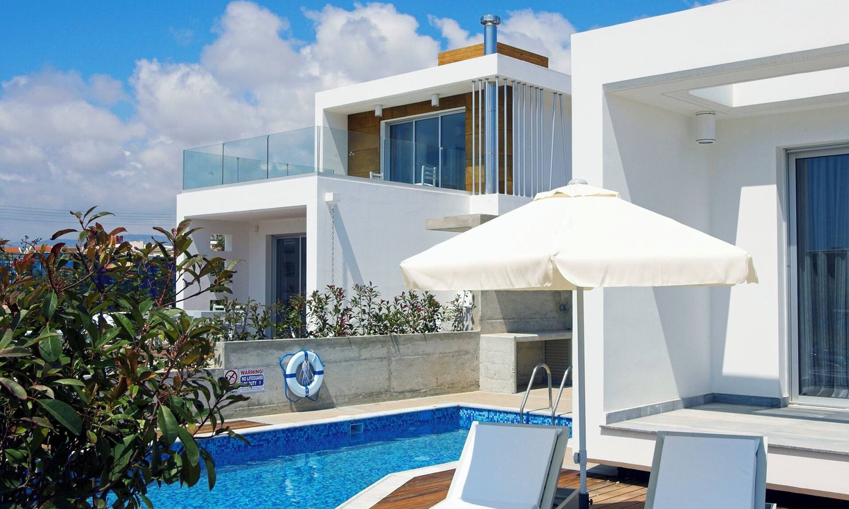 Paphos Villa | Super Beach Villa 2 bedrm (204) Modern villa HEATED Pool, Villas for Groups (2)