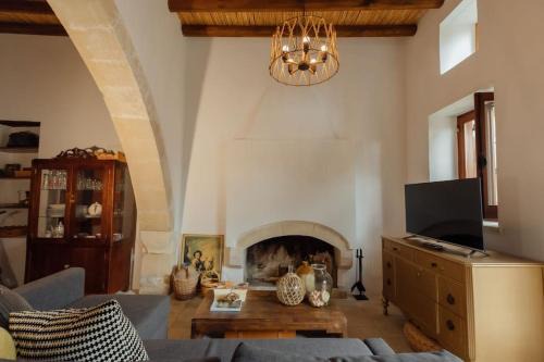 Vasa Koilaniou House | The Yard Traditional Residence