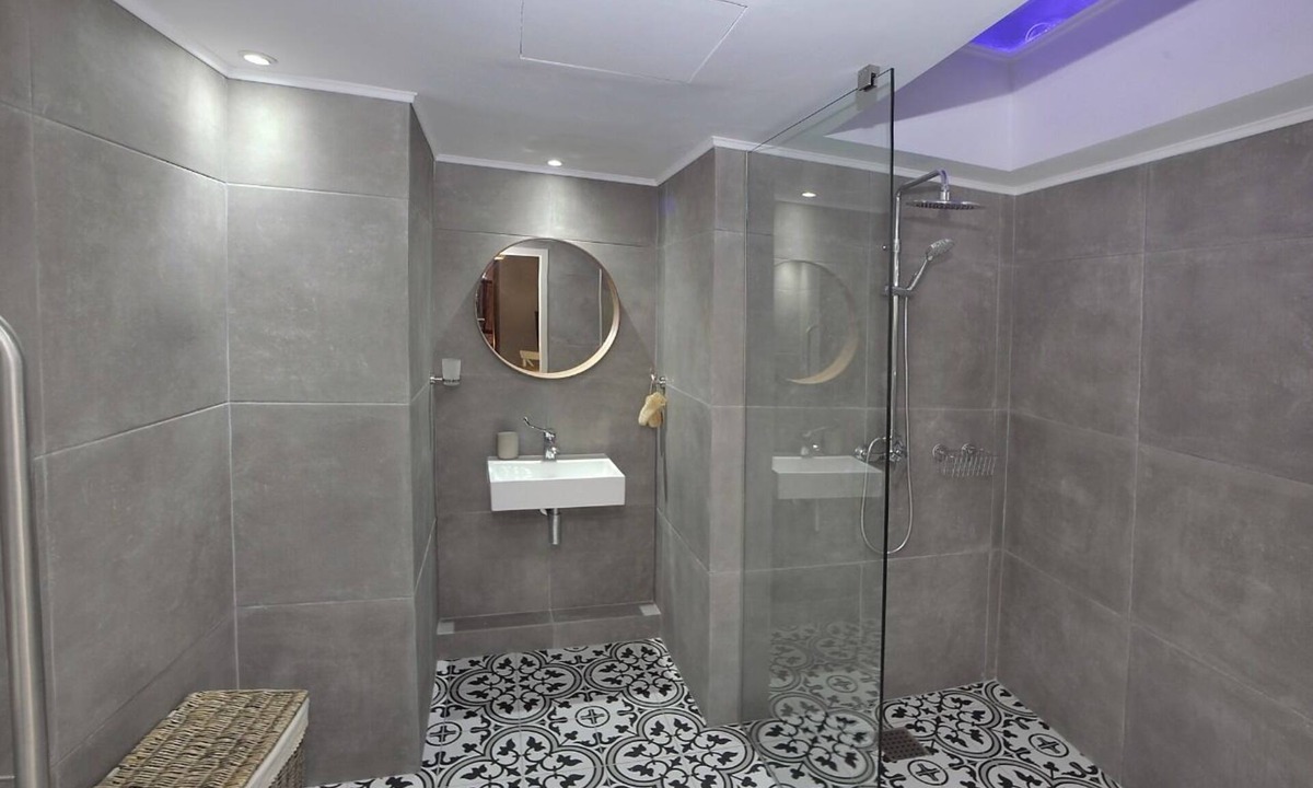 Agios Theodoros Cabin | Traditional Luxury Suite