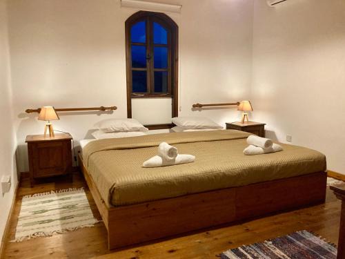 Politiko House | Traditional House with Mountain View - Dierona Village