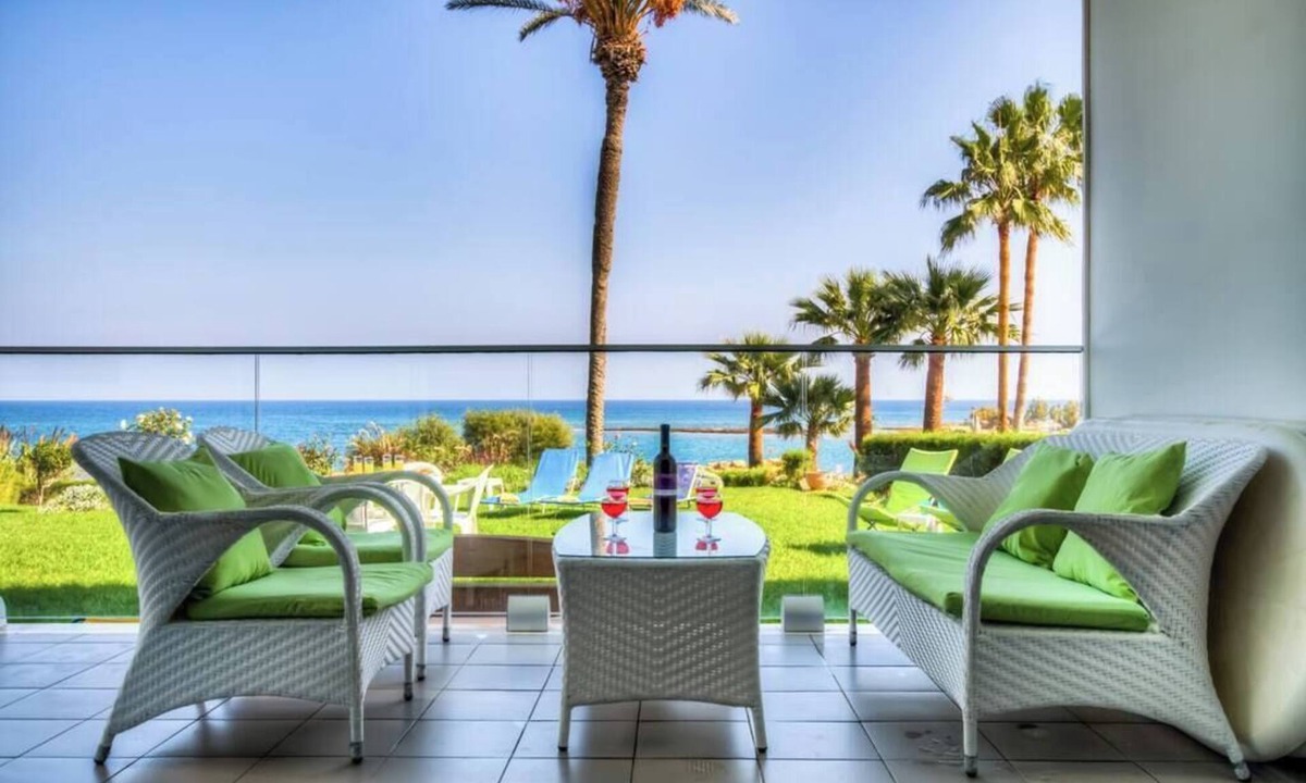 Paralimni Apartment | Trident Beach Front Suite is located just a few meters from the quiet beach of Ayia Triada,