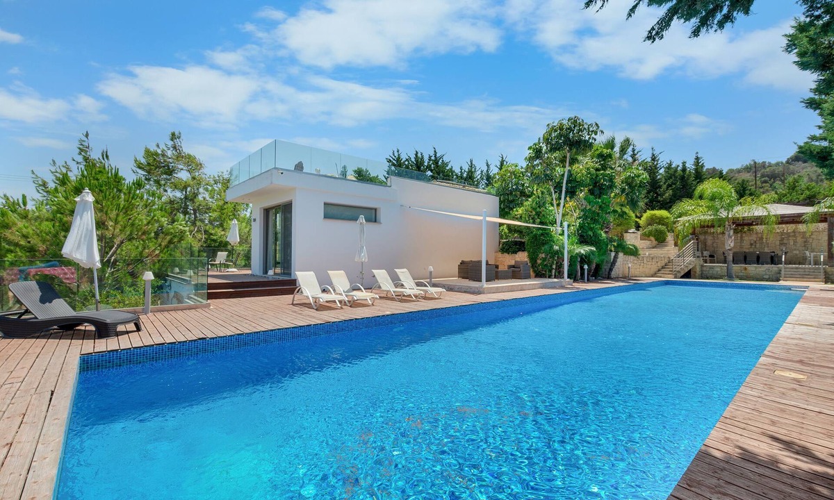 Neo Chorio Cottage | Villa Akamas Heights - a villa that sleeps 8 guests in 3 bedrooms