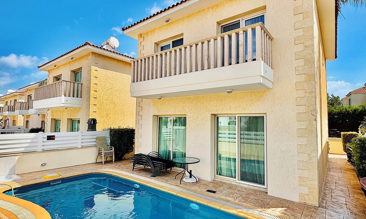 Pernera Villa | Villa Bella Mare 3 bedrooms villa with pool walking distance to Pernera beaches
