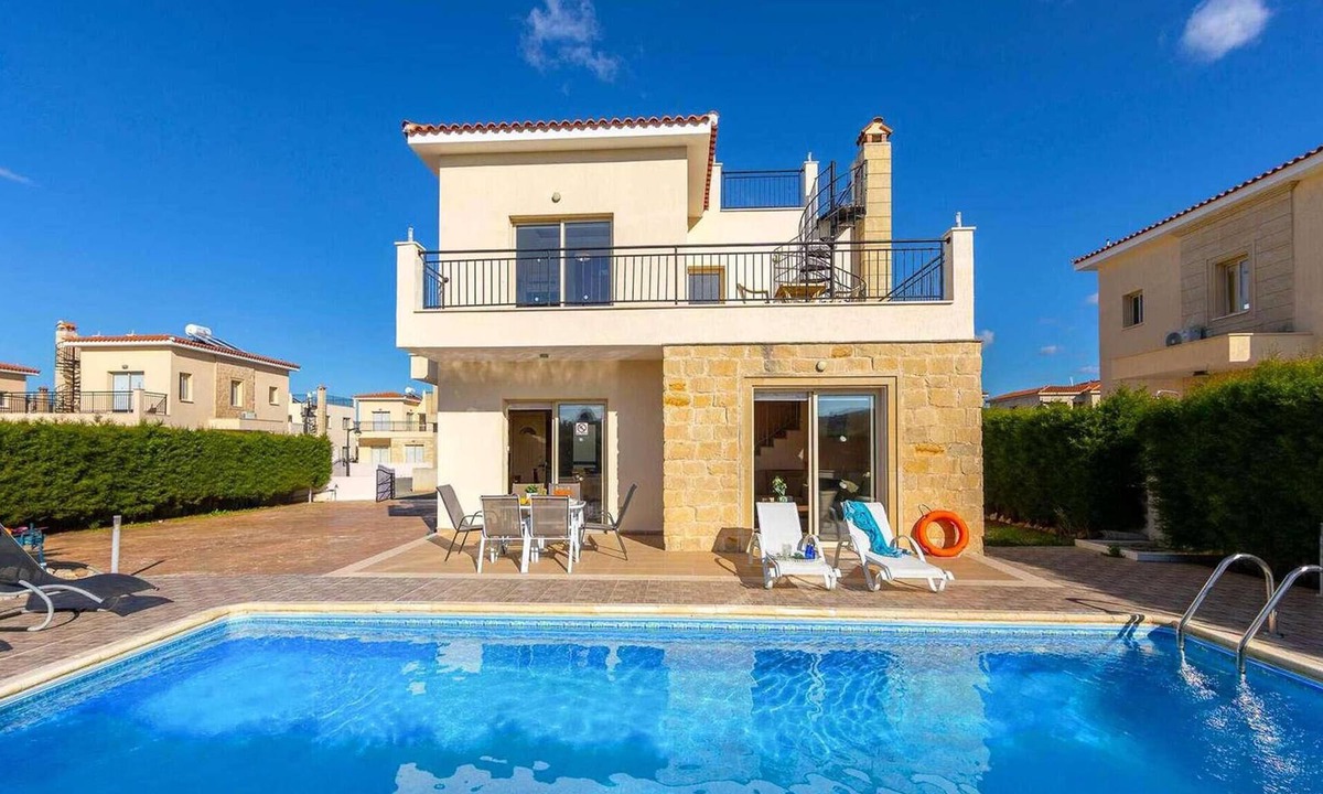 Prodromi House | Villa Green Valley 3 is a spacious and stylish villa set on a small complex within a short walk of t