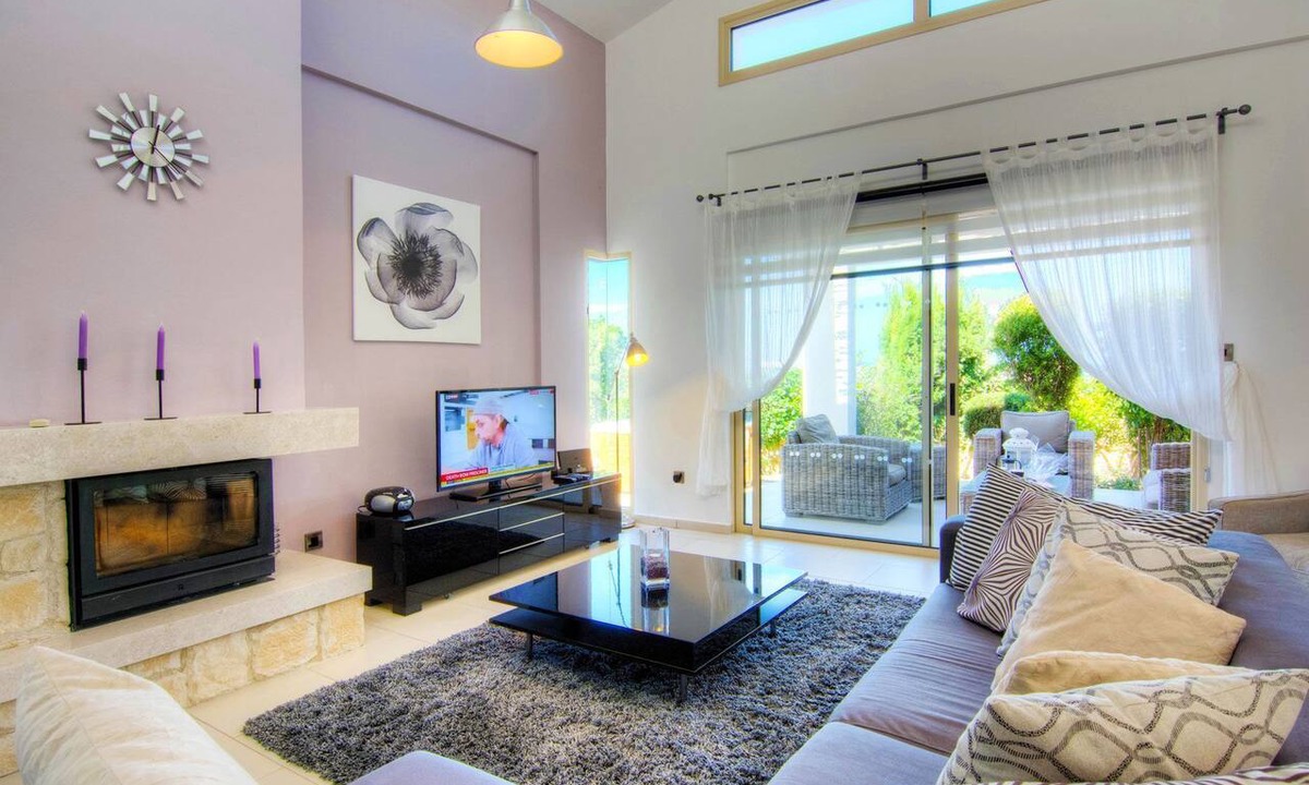 Latchi Cottage | Villa Jacaranda - a villa that sleeps 6 guests in 3 bedrooms