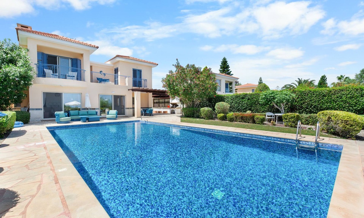Latchi Cottage | Villa Latchi Beach View - a villa that sleeps 6 guests in 3 bedrooms