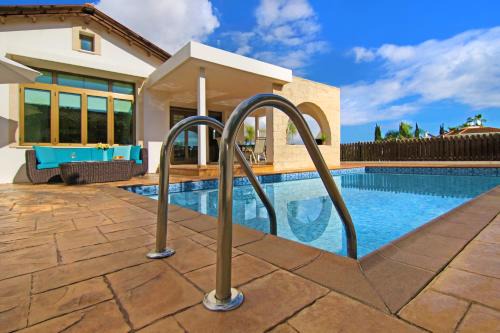 Ayia Thekla Villa | Villa Merry