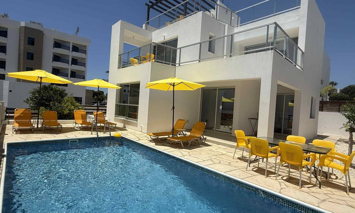Pegeia Villa | Villa Mulberry Retreat Near Everything In Coral Bay