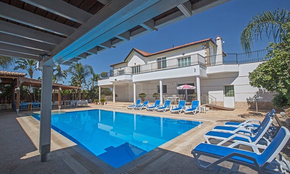 Paralimni Villa | Villa Nekta - Luxury 5 Bedroom Villa with Great Pool Area