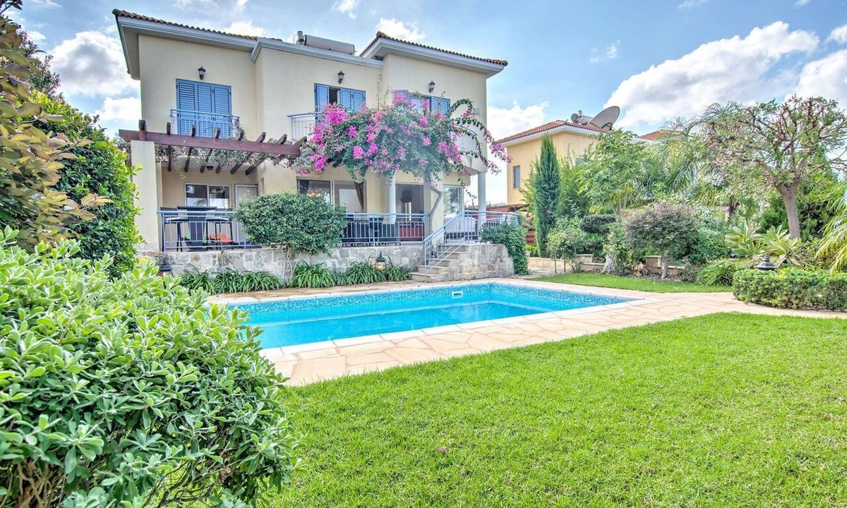 Latchi Cottage | Villa Vesta - a villa that sleeps 7 guests in 4 bedrooms