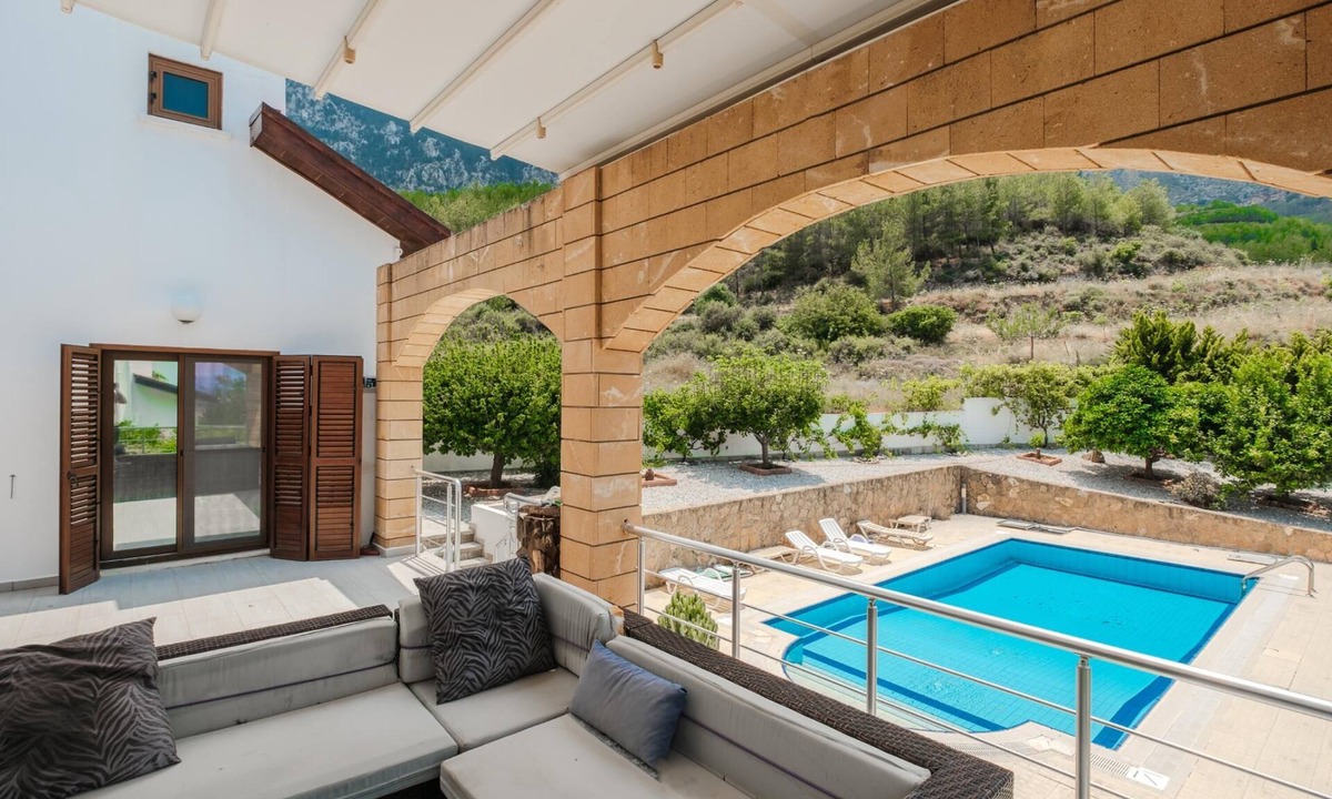 Kyrenia District Villa | Villa with Pool and Garden 9 min to Beach in Lapta