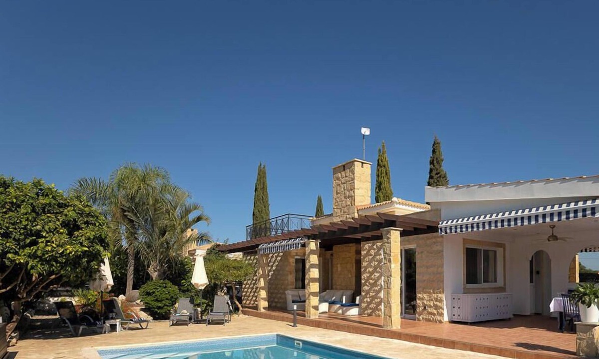 Polis House | Walk to the beach and amenities, 3 bedroom villa with swimming pool