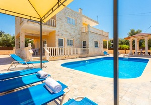 180 m² Villa ∙ 3 bedrooms ∙ 7 guests in Prodromi